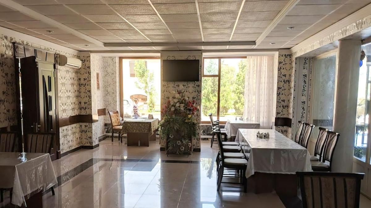 Hotel Reikartz Urgenč Exteriér fotografie